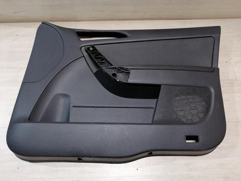 Yeti обшивка двери передняя правая эл