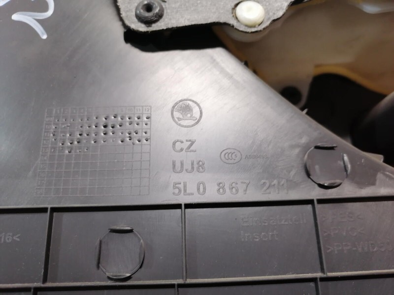 Yeti обшивка двери задняя левая мех