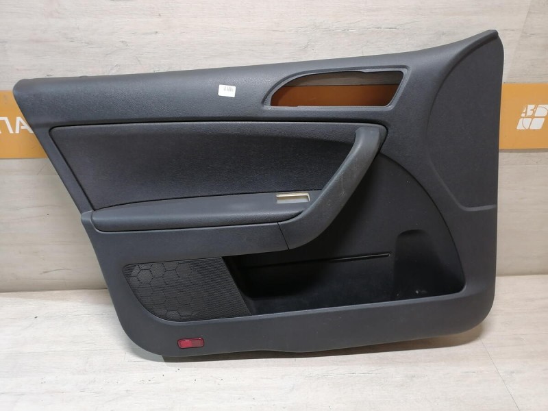 Yeti обшивка двери передняя левая эл