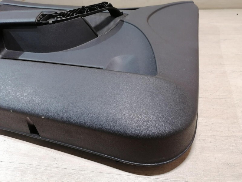 Yeti обшивка двери передняя левая эл