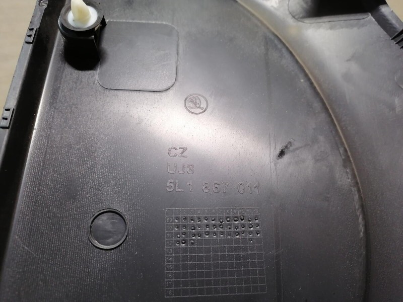 Yeti обшивка двери передняя левая эл