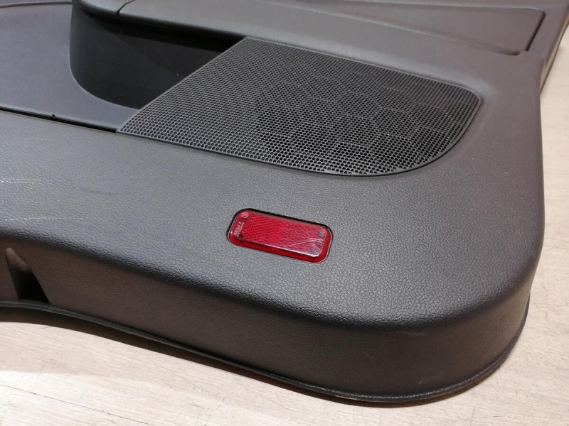 Yeti обшивка двери передняя правая эл деф