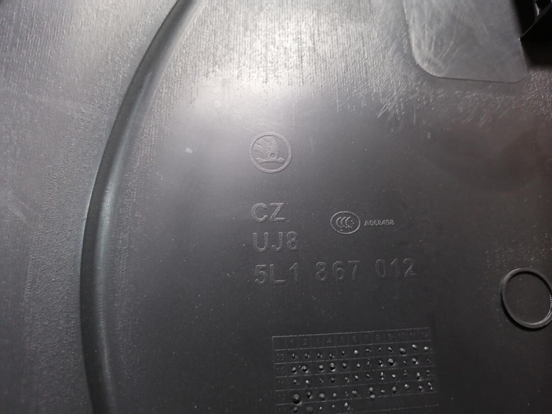 Yeti обшивка двери передняя правая эл деф