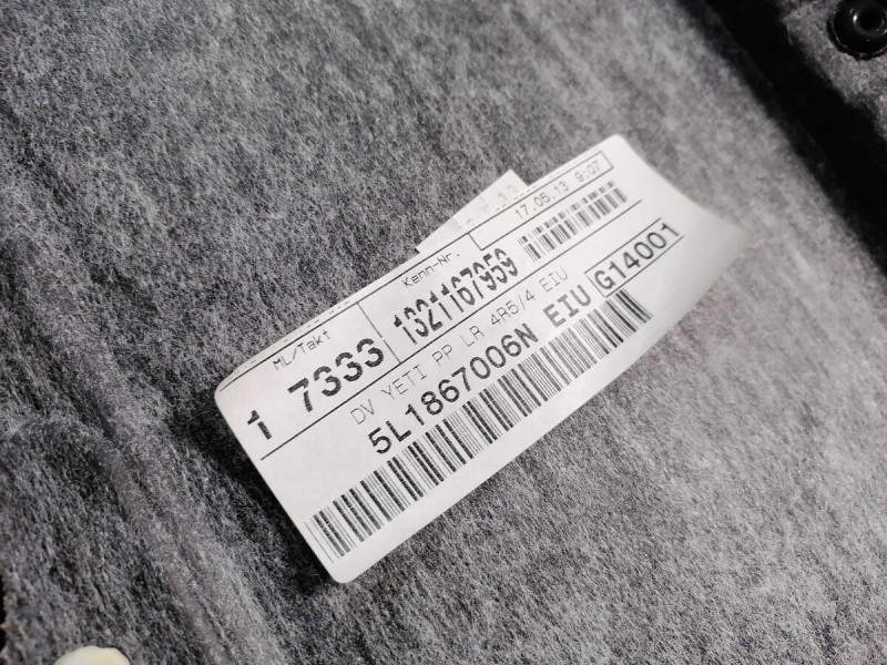 Yeti обшивка двери передняя правая эл деф