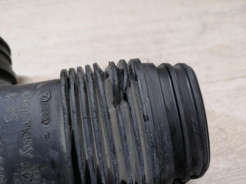 Yeti №2 патрубок воздушного фильтра деф 1k0129618bf