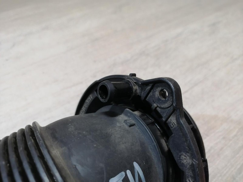 Yeti №2 патрубок корпуса воздушного фильтра 1k0129684ap
