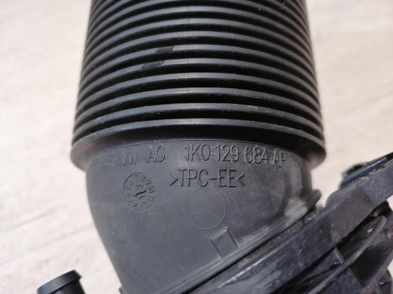 Yeti №2 патрубок корпуса воздушного фильтра 1k0129684ap