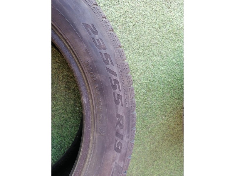 шина 235/55 R19 пирелли липучка зима к-кт