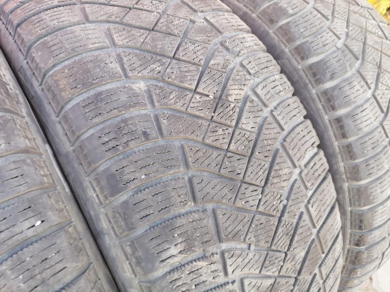 шина 235/55 R19 пирелли липучка зима к-кт
