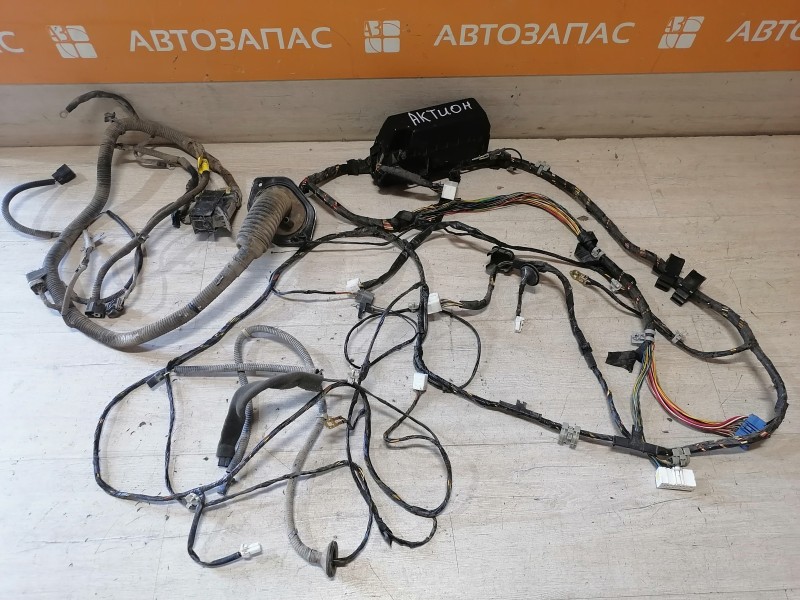 Actyon проводка салонная подкапотная 8258134150