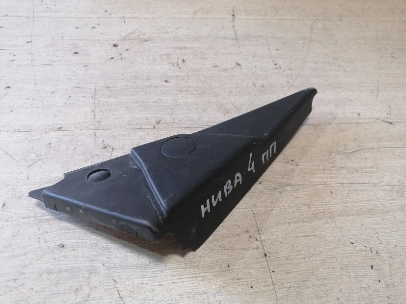 Niva №4 заглушка зеркала правая