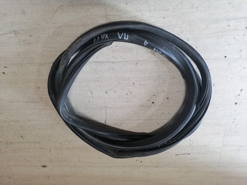 Niva №4 уплотнитель дверного проема передний левый