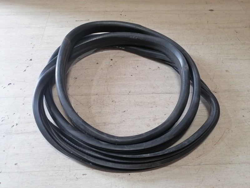 Niva №4 уплотнитель дверного проема передний правый