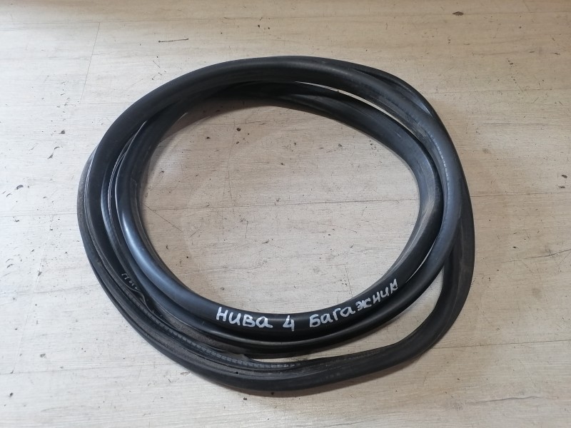 Niva №4 уплотнитель дверного проема задний правый