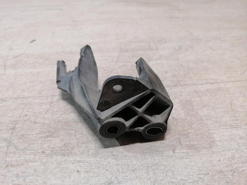 Logan 2 фиксатор тросов кулисы кронштейн