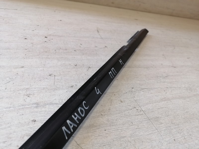 Lanos №4 бархотка наружная передняя правая