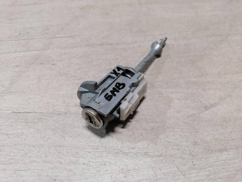 BMW X1 №1 личинка двери с ключом