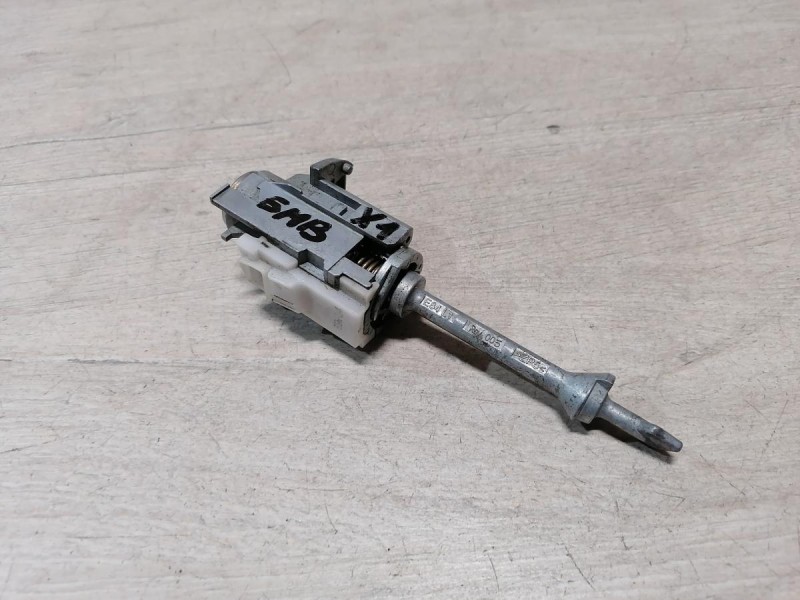 BMW X1 №1 личинка двери с ключом