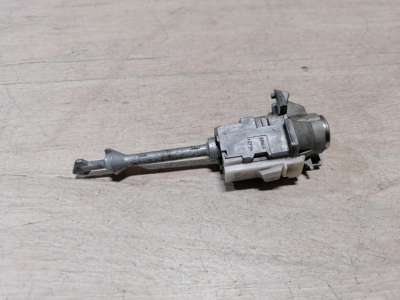 BMW X1 №1 личинка двери с ключом