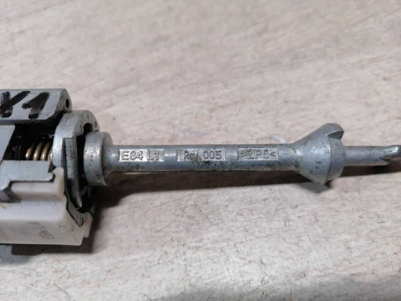 BMW X1 №1 личинка двери с ключом