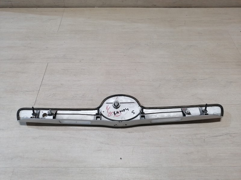 Camry v40 №2 молдинг крышки багажника