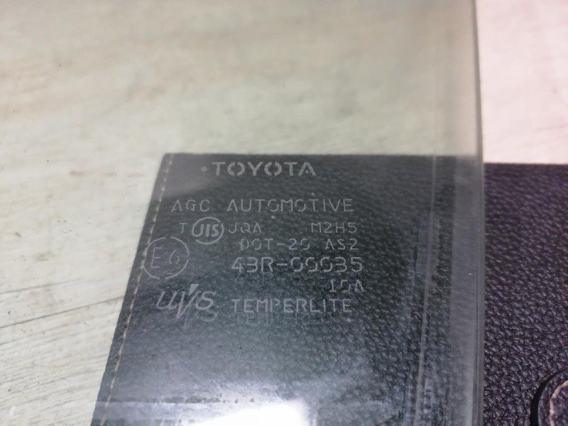 Camry v40 №2 стекло переднее левое