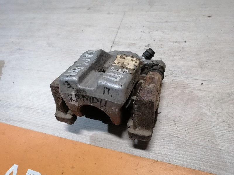 Camry v40 №2 суппорт задний правый 2,4