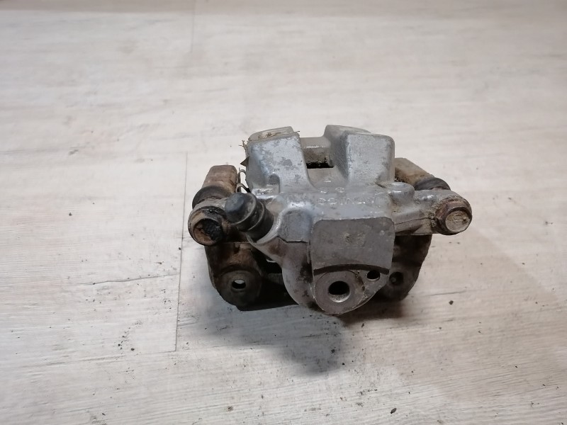 Camry v40 №2 суппорт задний правый 2,4