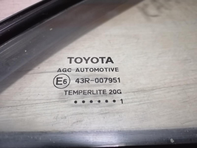 Camry v40 №2 форточка правая