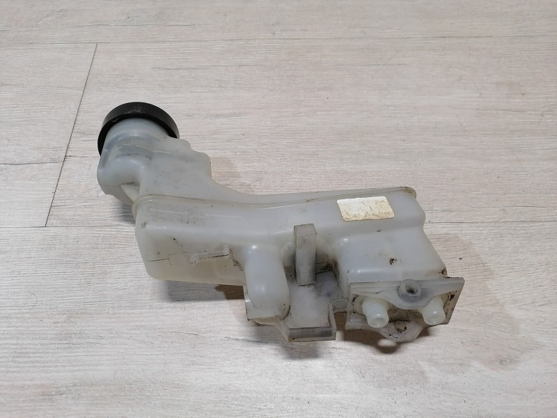 Camry v40 №3 бачок тормозного цилиндра