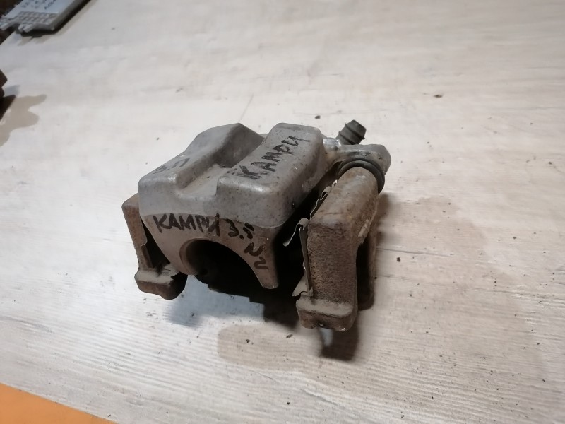 Camry v40 №3 суппорт задний правый 3,5