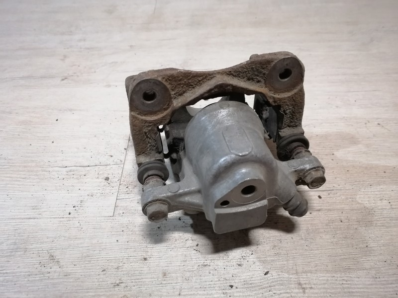 Camry v40 №3 суппорт задний правый 3,5