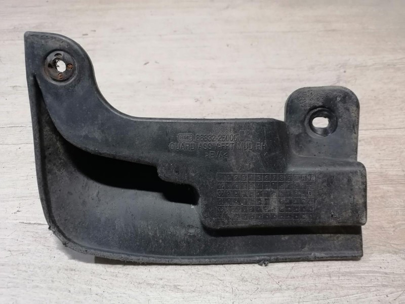 Accent №3 брызговик передний правый