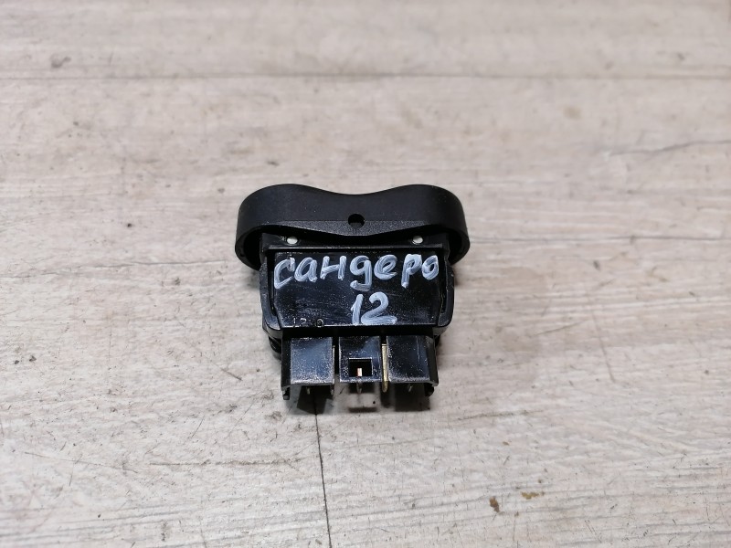 Sandero №12 кнопка стеклоподъемника