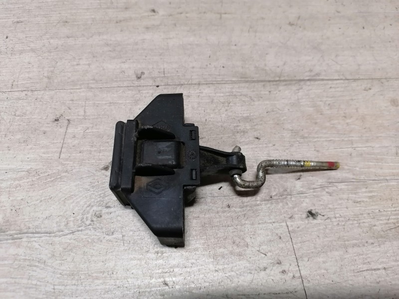 Sandero №12 замок багажника