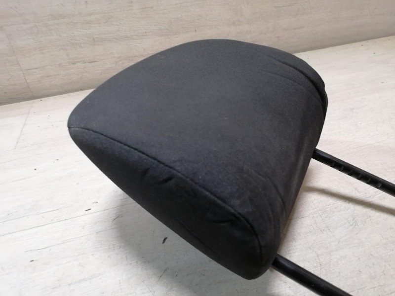 Logan 2 подголовник передний