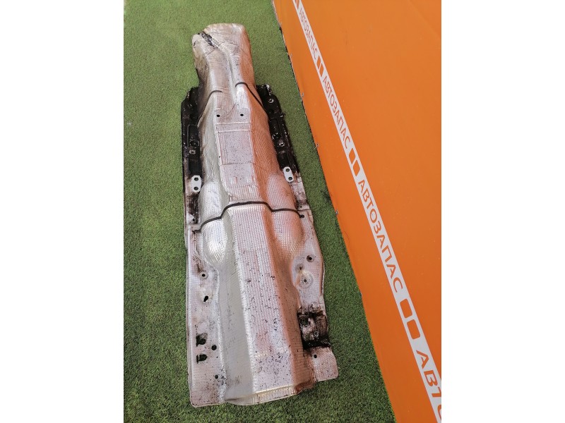Tiguan №4 тепловой экран глушителя 5n0825661b