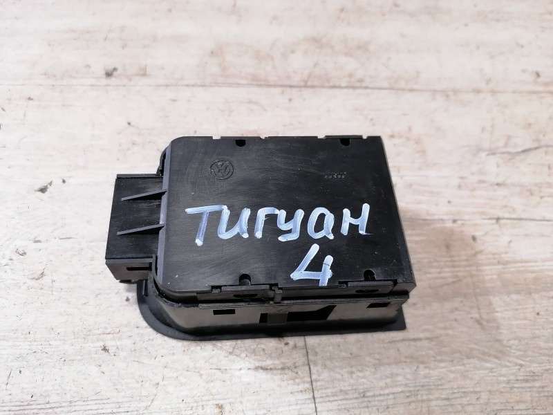 Tiguan №4 кнопка ручника