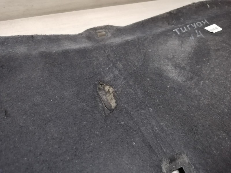 Tiguan №4 шумоизоляция капота деф