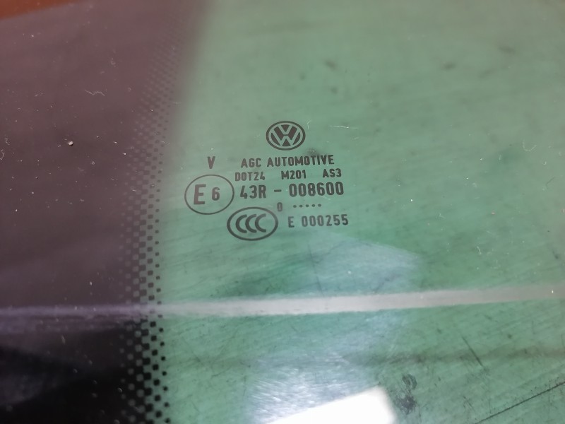 Tiguan №4 форточка двери правая 10