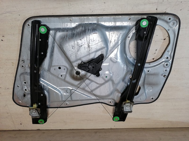 Tiguan №4 стеклоподъемник передний левый
