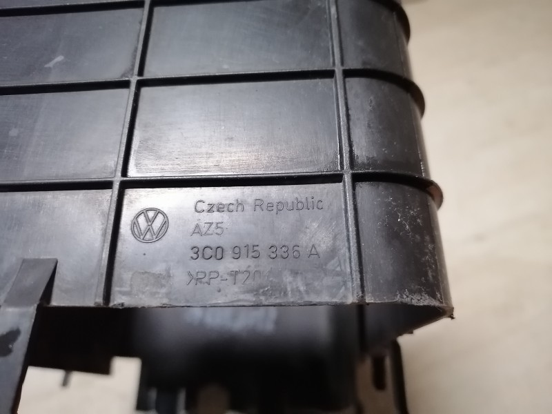 Tiguan №4 кожух аккумулятора