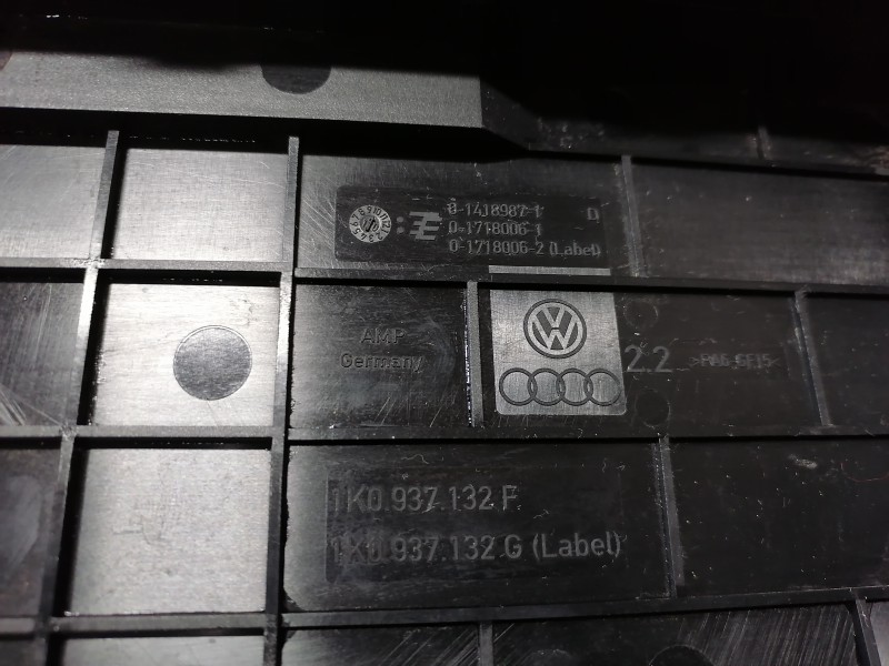 Tiguan №4 корпус блока предохранителей салона деф