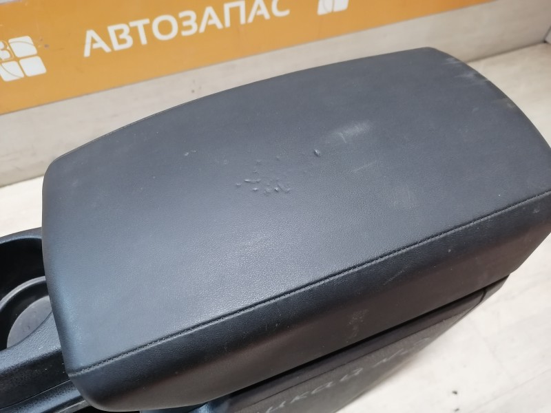 Qashqai J10 консоль центральная подлокотник
