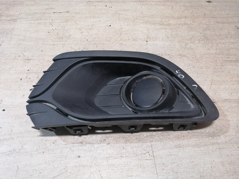 Logan №40 заглушка переднего бампера под противотуманку левая