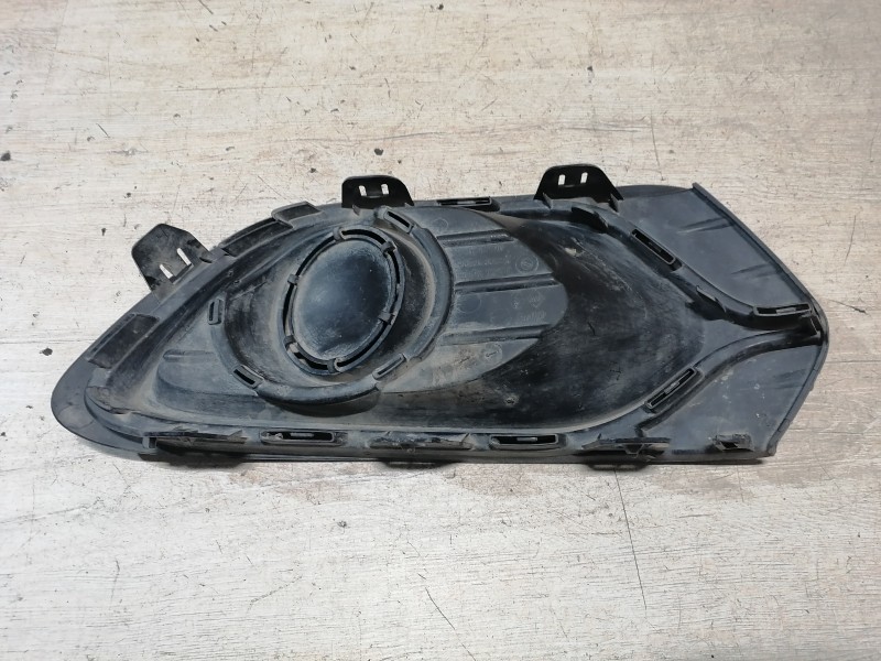 Logan №40 заглушка переднего бампера под противотуманку левая