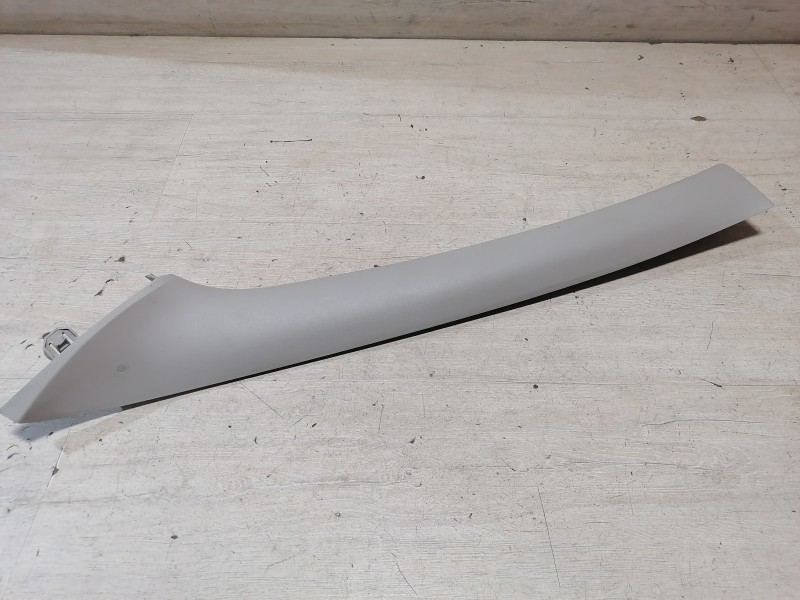 Logan №40 обшивка передней стойки левая