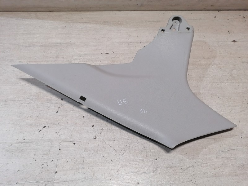 Logan №40 обшивка задней стойки верхняя правая