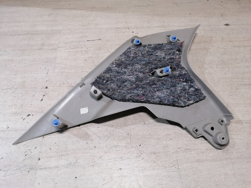 Logan №40 обшивка задней стойки верхняя правая