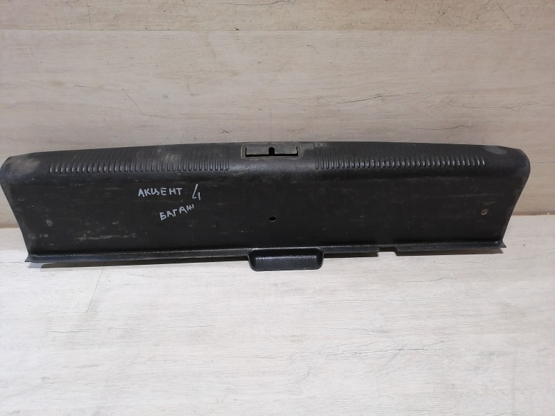 Accent №4 обшивка задней панели накладка